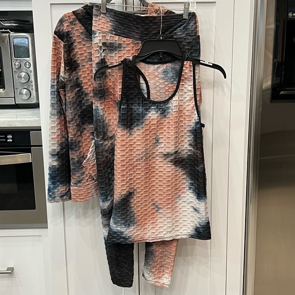 Scrunch Butt Shaping/Lifting Tie Dye 3PC Set With Hooded Jacket - Picture 2 of 13